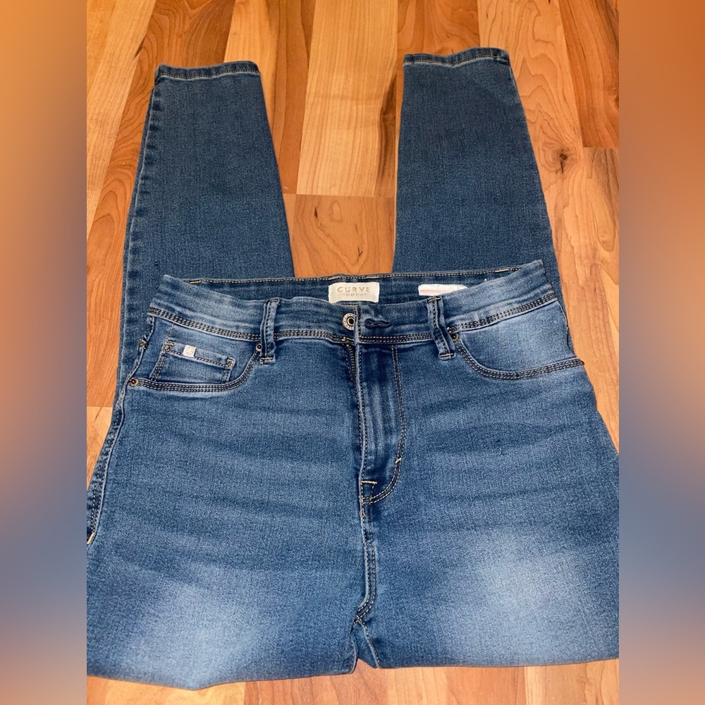 Curve Appeal minimalist Jegging